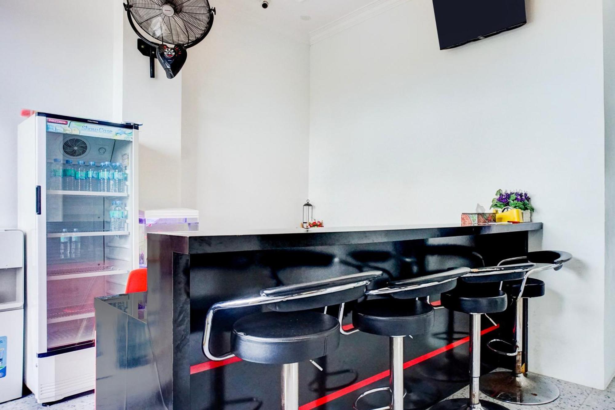 Capital O 94254 Dental Inn Банда-Ачех Экстерьер фото