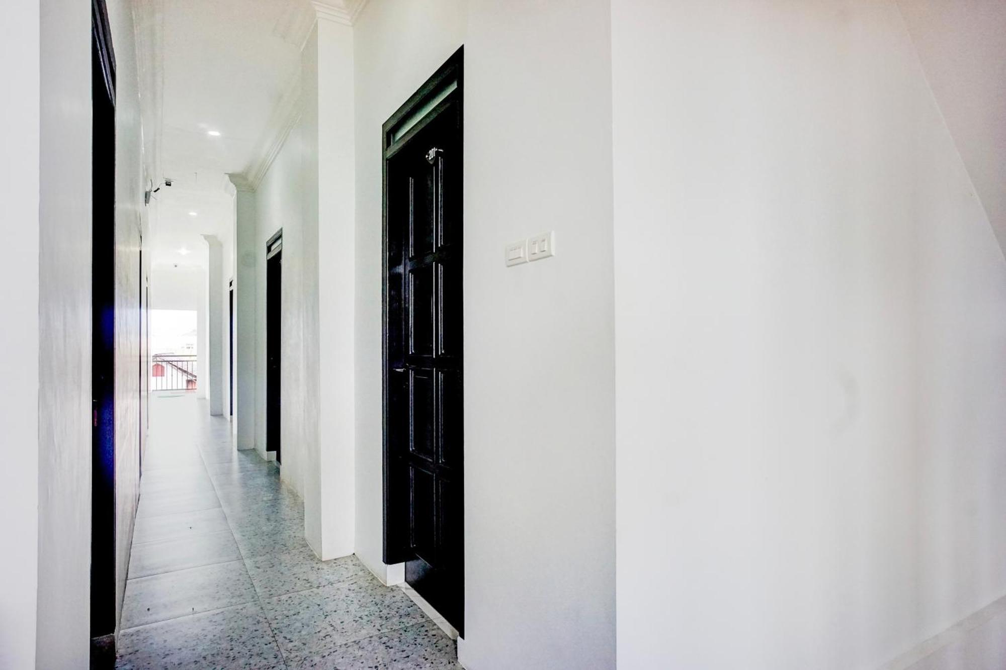 Capital O 94254 Dental Inn Банда-Ачех Экстерьер фото